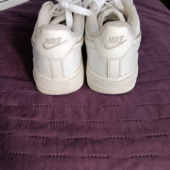 Nike - Picture 3 of 4